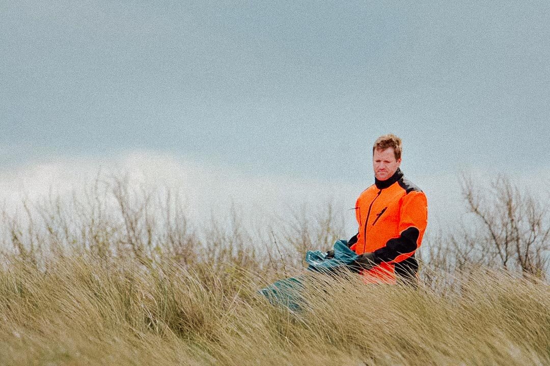 Ein Mann auf einem Feld